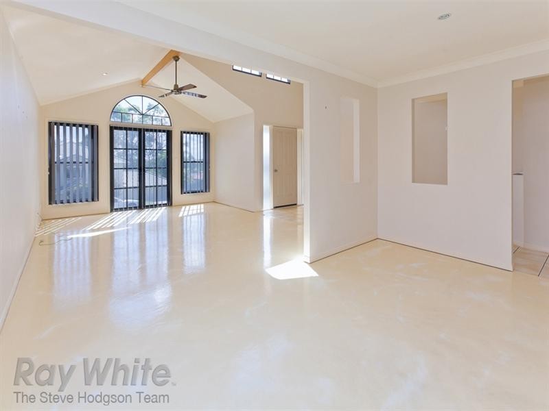 4 Dew Close, Springfield Lakes QLD 4300