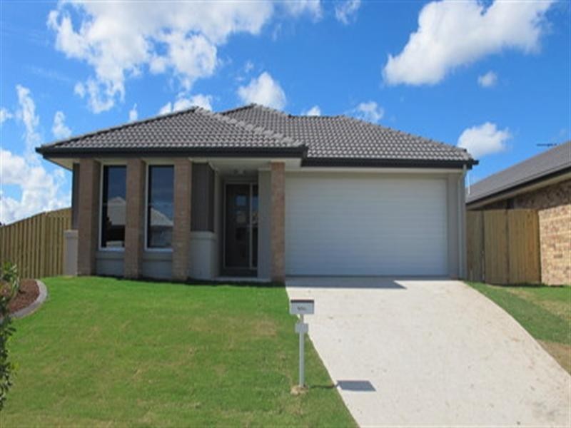 On Valentine Crescent, Augustine Heights QLD 4300
