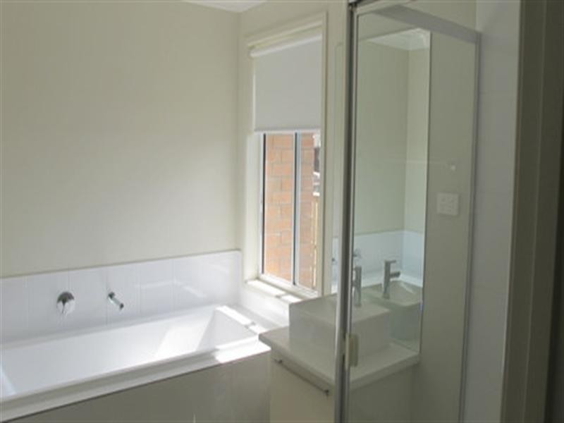 On Valentine Crescent, Augustine Heights QLD 4300