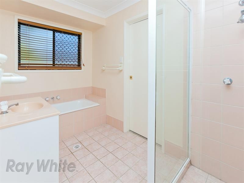 3 Crystal Court, Camira QLD 4300
