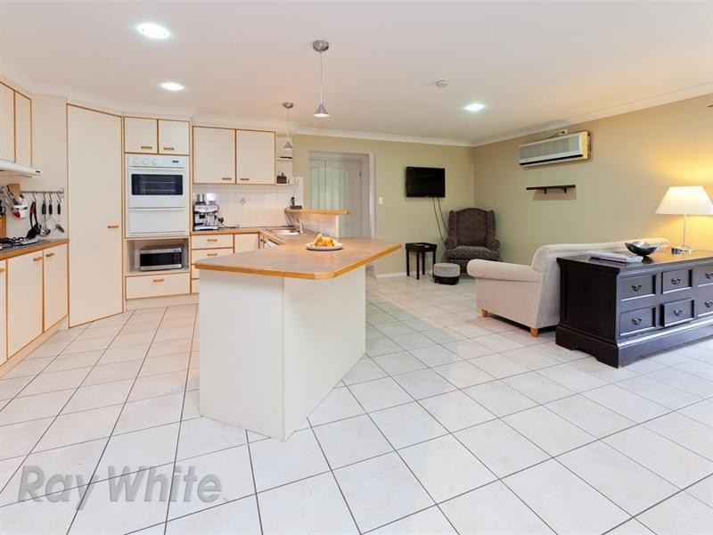 15 Streamview Crescent, Springfield QLD 4300