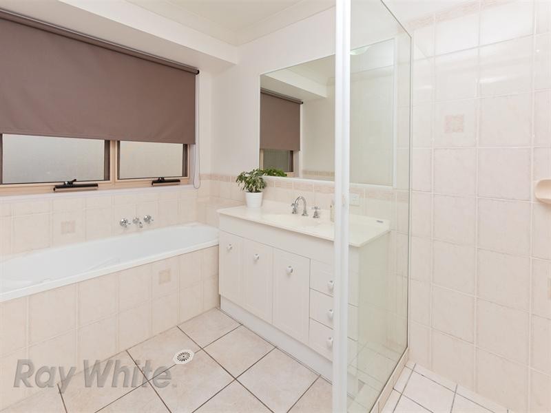 15 Streamview Crescent, Springfield QLD 4300