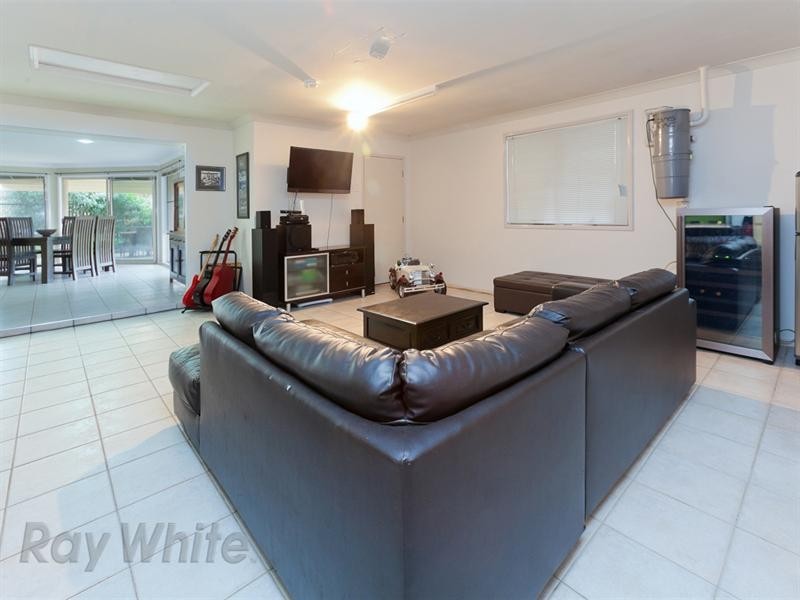 15 Streamview Crescent, Springfield QLD 4300