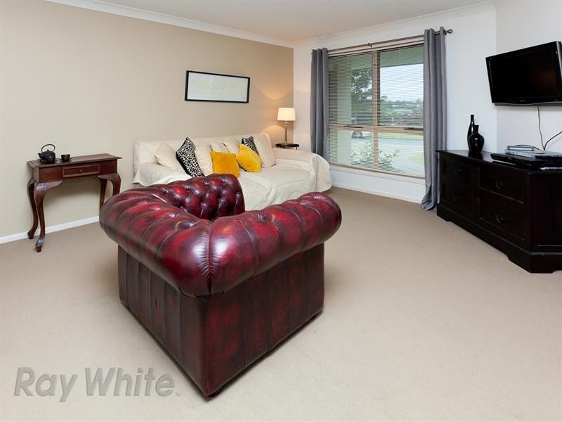 15 Streamview Crescent, Springfield QLD 4300