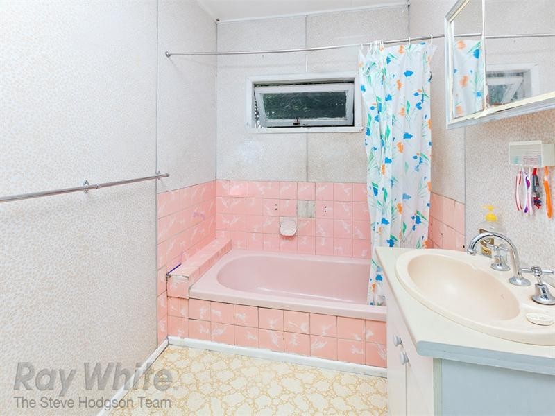 4 Ritz Street, Gailes QLD 4300