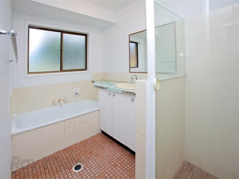 On Lambrook Court, Camira QLD 4300