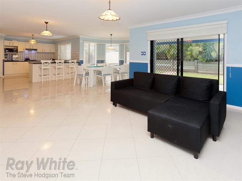 10 Burlington Terrace, Springfield Lakes QLD 4300