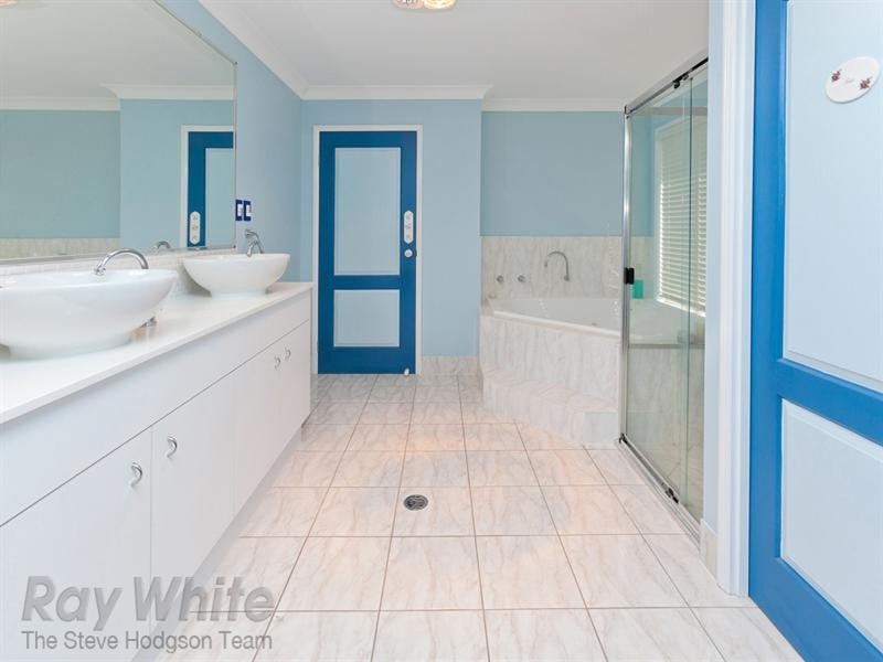 10 Burlington Terrace, Springfield Lakes QLD 4300