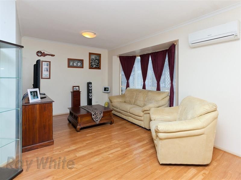 On Moss Road, Camira QLD 4300