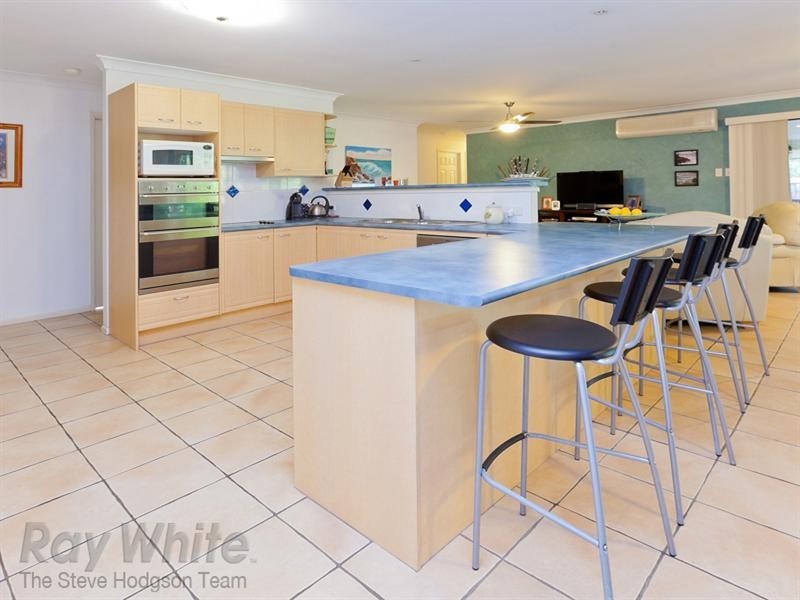 8 St John Place, Springfield Lakes QLD 4300