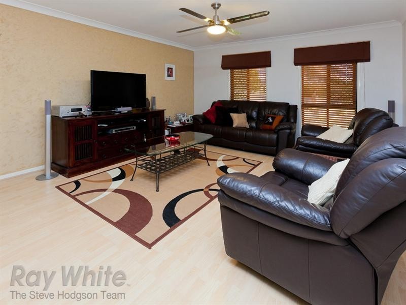 8 St John Place, Springfield Lakes QLD 4300