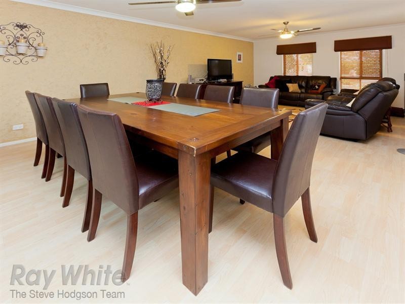 8 St John Place, Springfield Lakes QLD 4300