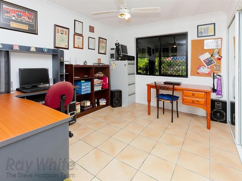 8 St John Place, Springfield Lakes QLD 4300