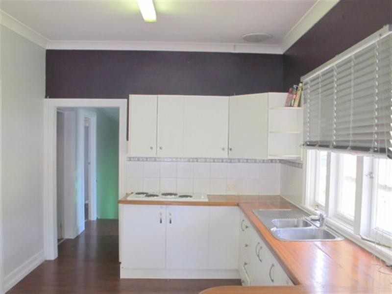 On Addison Road, Camira QLD 4300