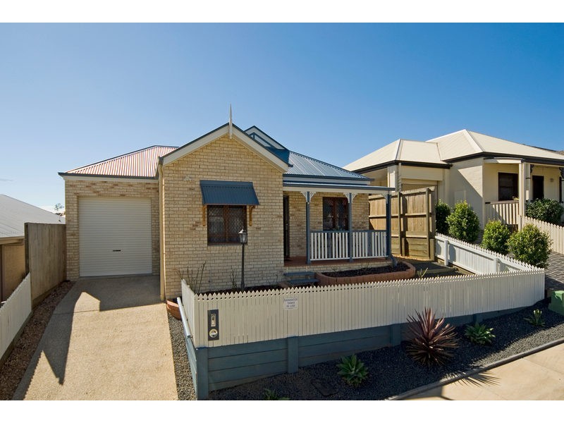 8 Freesia Close, Springfield Lakes QLD 4300