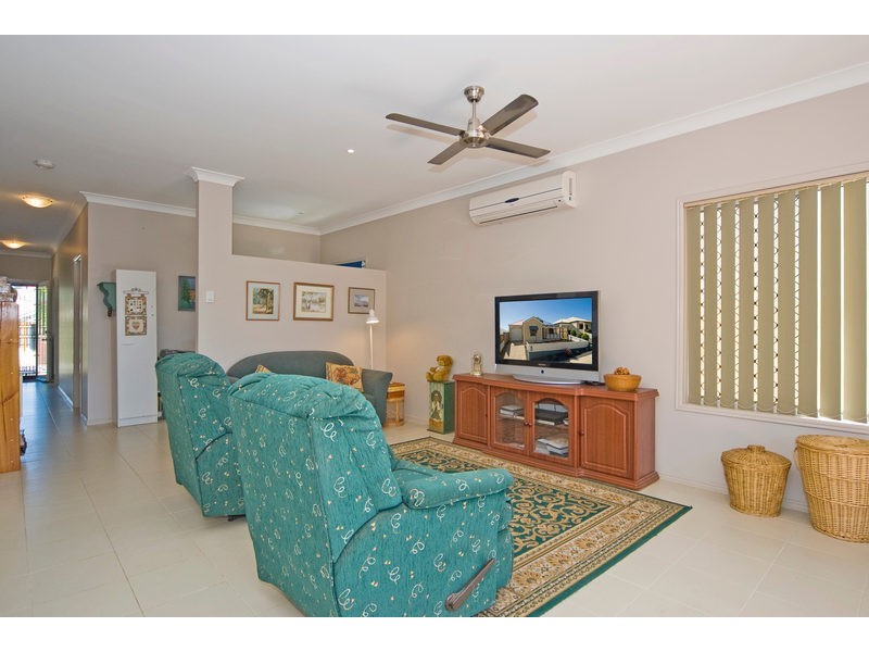 8 Freesia Close, Springfield Lakes QLD 4300