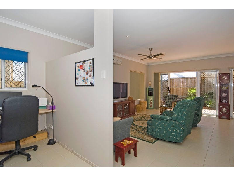 8 Freesia Close, Springfield Lakes QLD 4300