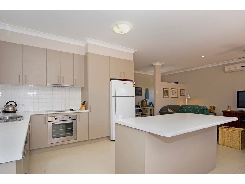 8 Freesia Close, Springfield Lakes QLD 4300