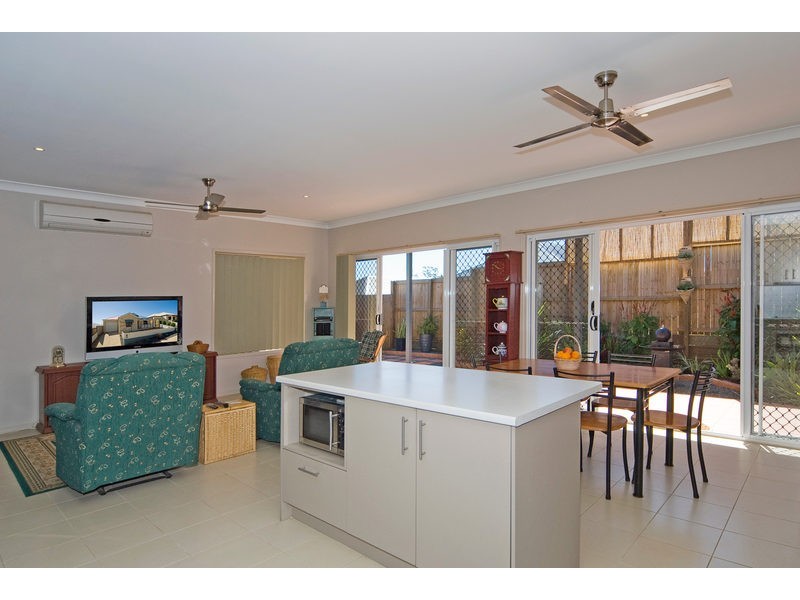 8 Freesia Close, Springfield Lakes QLD 4300