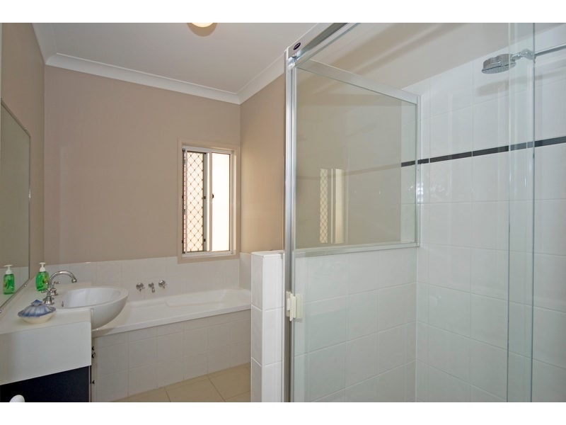 8 Freesia Close, Springfield Lakes QLD 4300