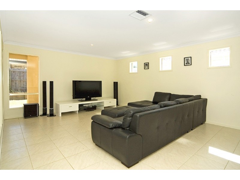 9 Jupiter Street, Springfield Lakes QLD 4300