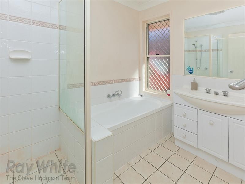 34 Vanessa Court, Camira QLD 4300