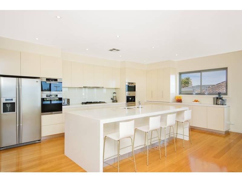 18 Headland Road, North Curl Curl NSW 2099