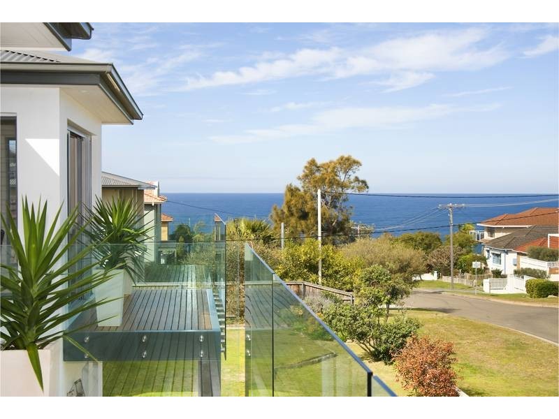 18 Headland Road, North Curl Curl NSW 2099