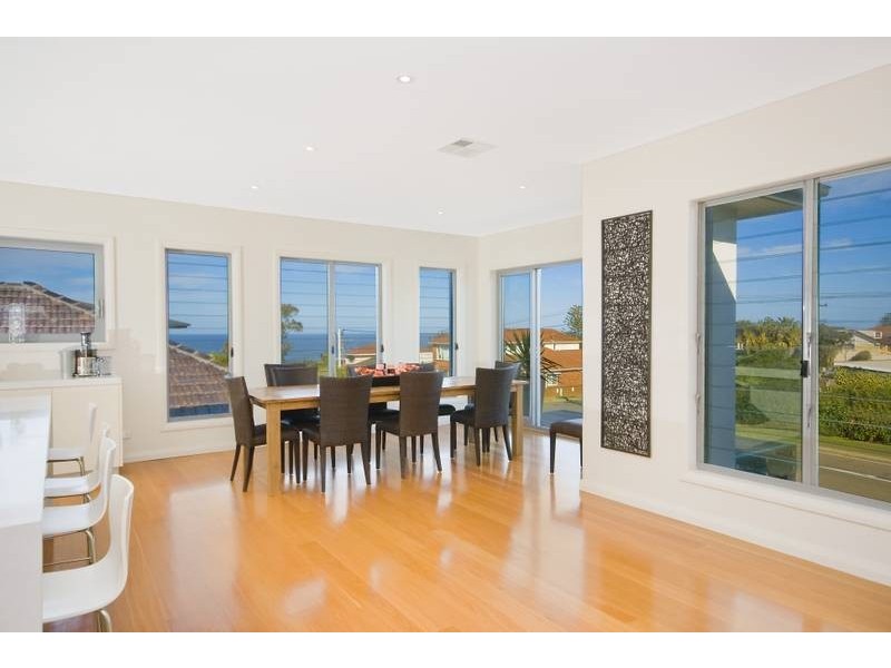 18 Headland Road, North Curl Curl NSW 2099