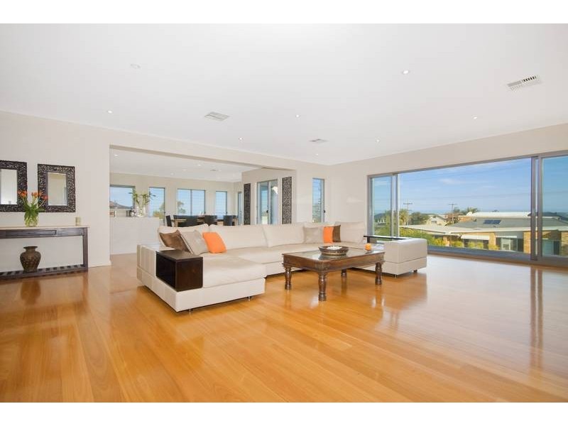 18 Headland Road, North Curl Curl NSW 2099