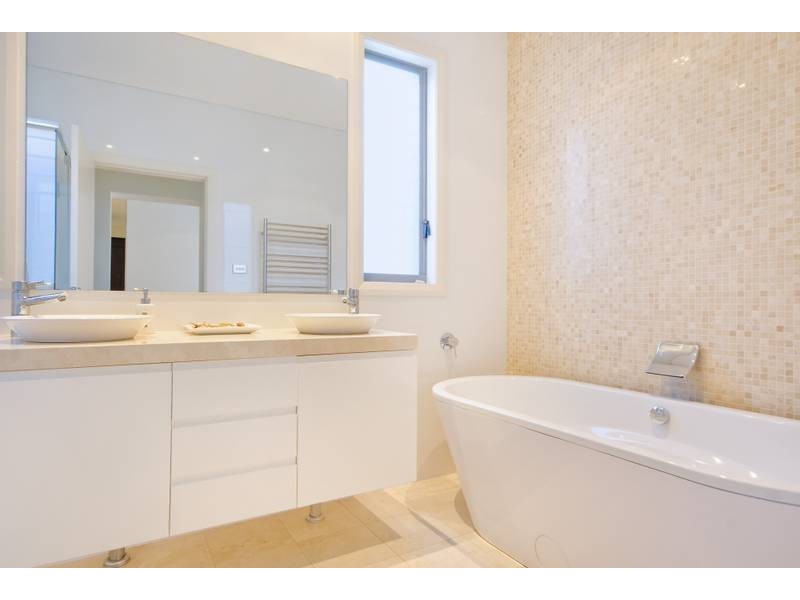 18 Headland Road, North Curl Curl NSW 2099