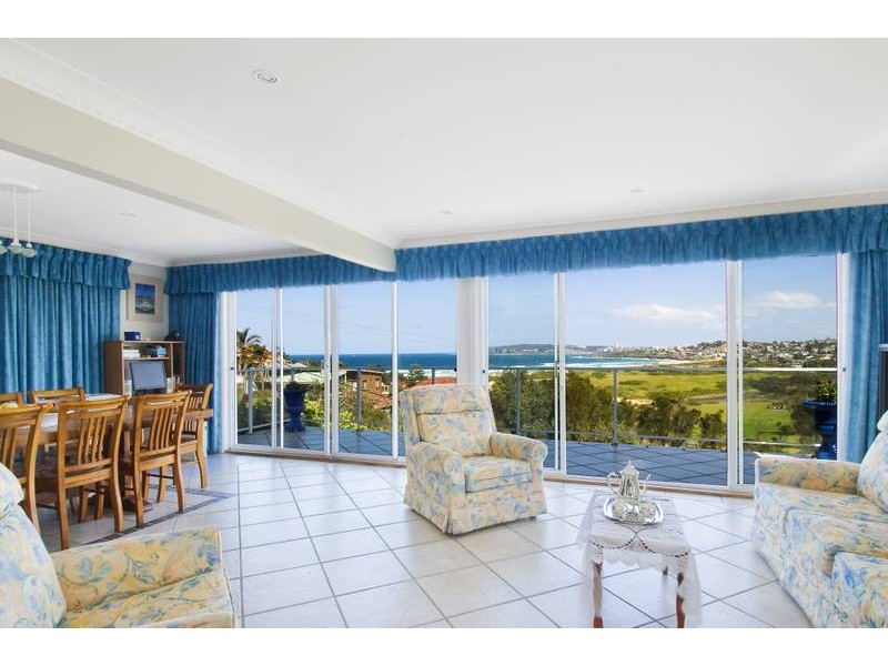 32 Pitt Road, North Curl Curl NSW 2099