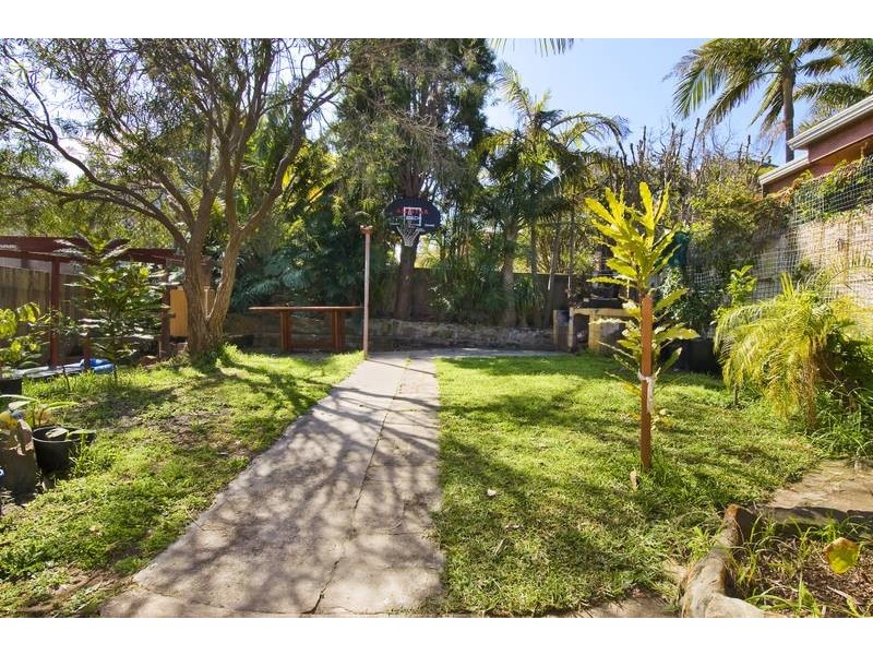 32 Pitt Road, North Curl Curl NSW 2099