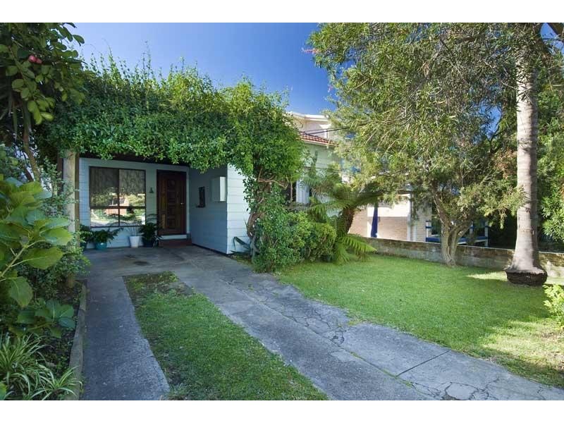 31 Griffin Road, North Curl Curl NSW 2099