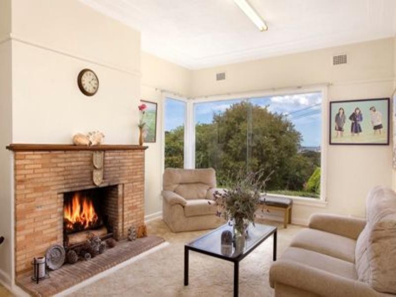 4 Jocelyn Street, North Curl Curl NSW 2099