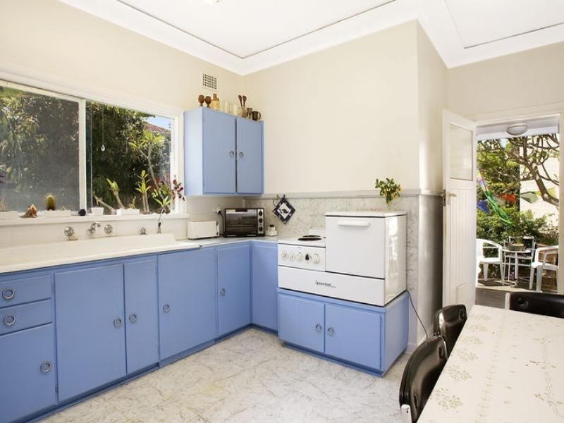 4 Jocelyn Street, North Curl Curl NSW 2099