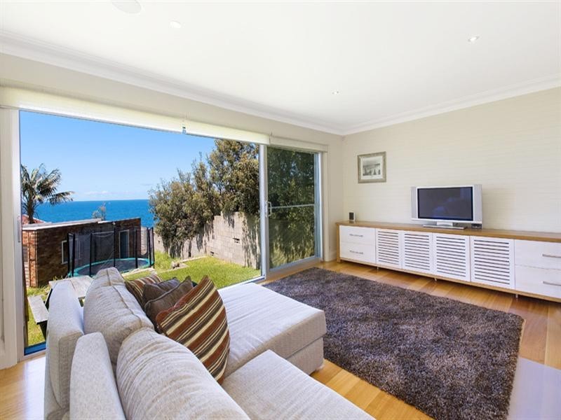 11 Summit Avenue, Dee Why NSW 2099