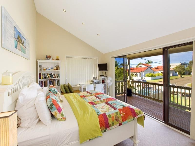 6 Ozone Parade, North Curl Curl NSW 2099
