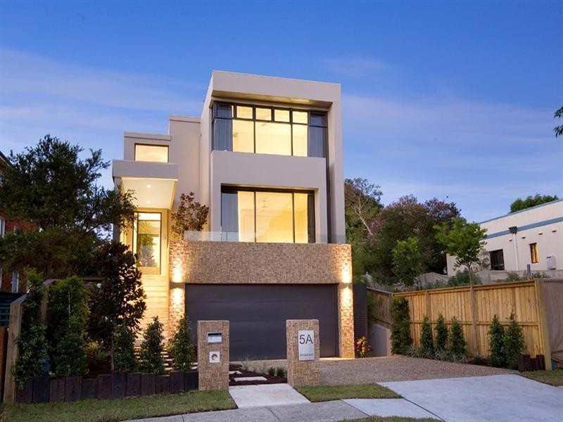 5a Wyuna Avenue, Freshwater NSW 2096