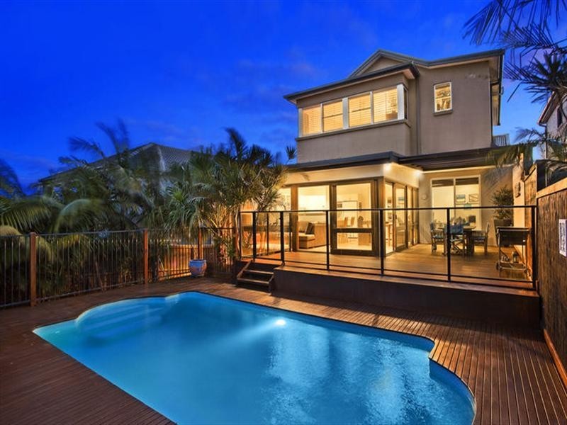 11 Robertson Road, North Curl Curl NSW 2099
