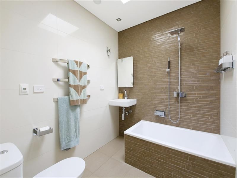 50 Griffin Road, North Curl Curl NSW 2099