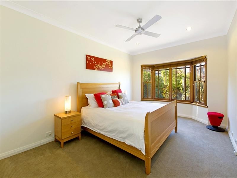 50 Griffin Road, North Curl Curl NSW 2099