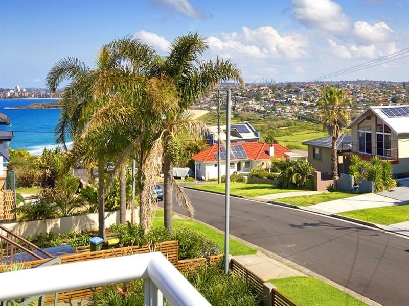 5 Robertson Road, North Curl Curl NSW 2099