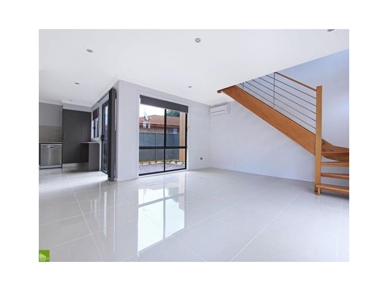 2/3 Yallah Street, Albion Park Rail NSW 2527