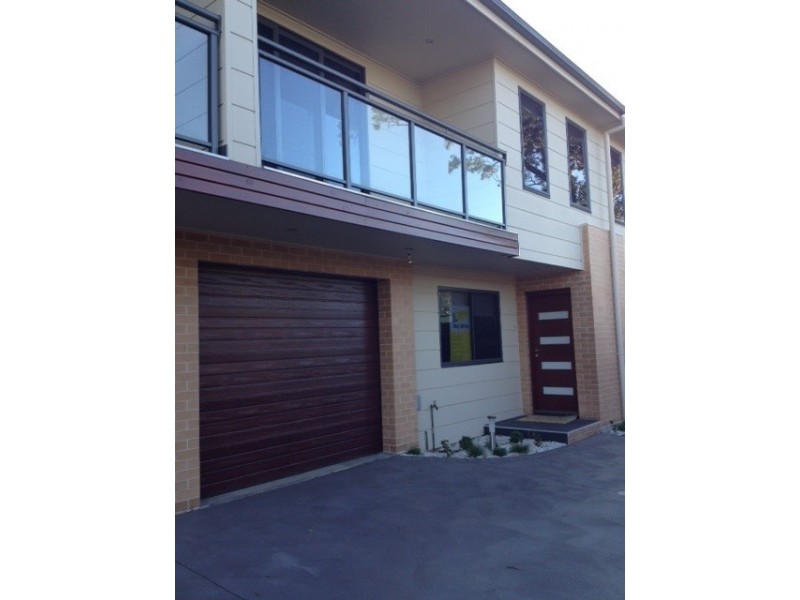 2/3 Yallah Street, Albion Park Rail NSW 2527