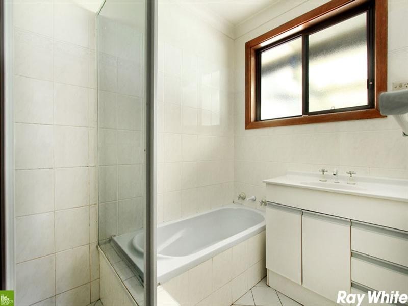 8 Centenary Road, Albion Park NSW 2527