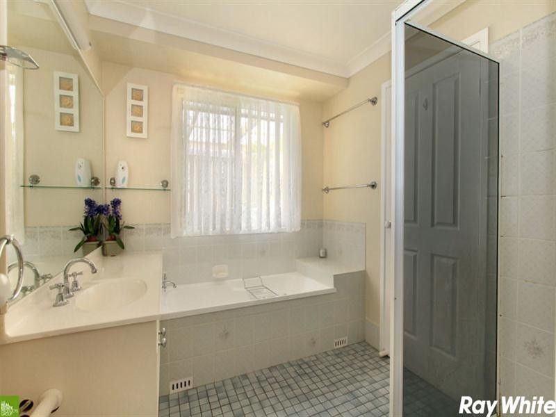 8 Federation Place, Albion Park NSW 2527