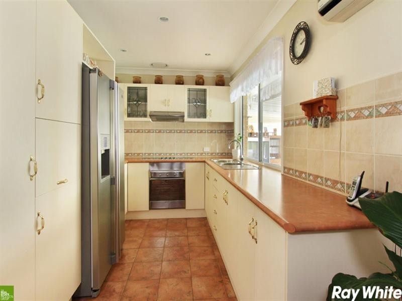 8 Federation Place, Albion Park NSW 2527