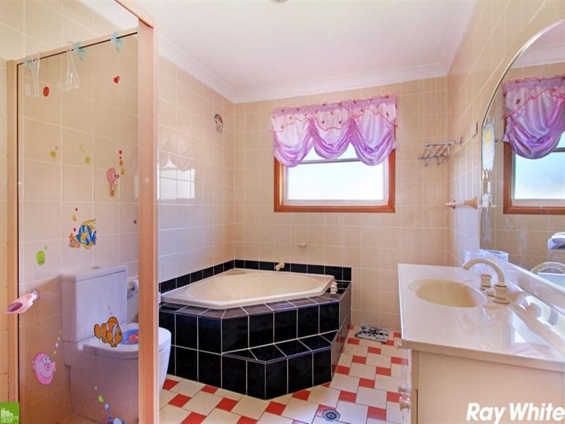 32 Hollings Drive, Kiama Downs NSW 2533