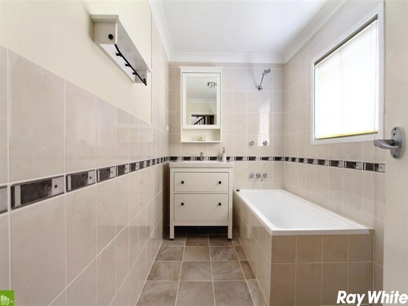 90 The Esplanade, Oak Flats NSW 2529